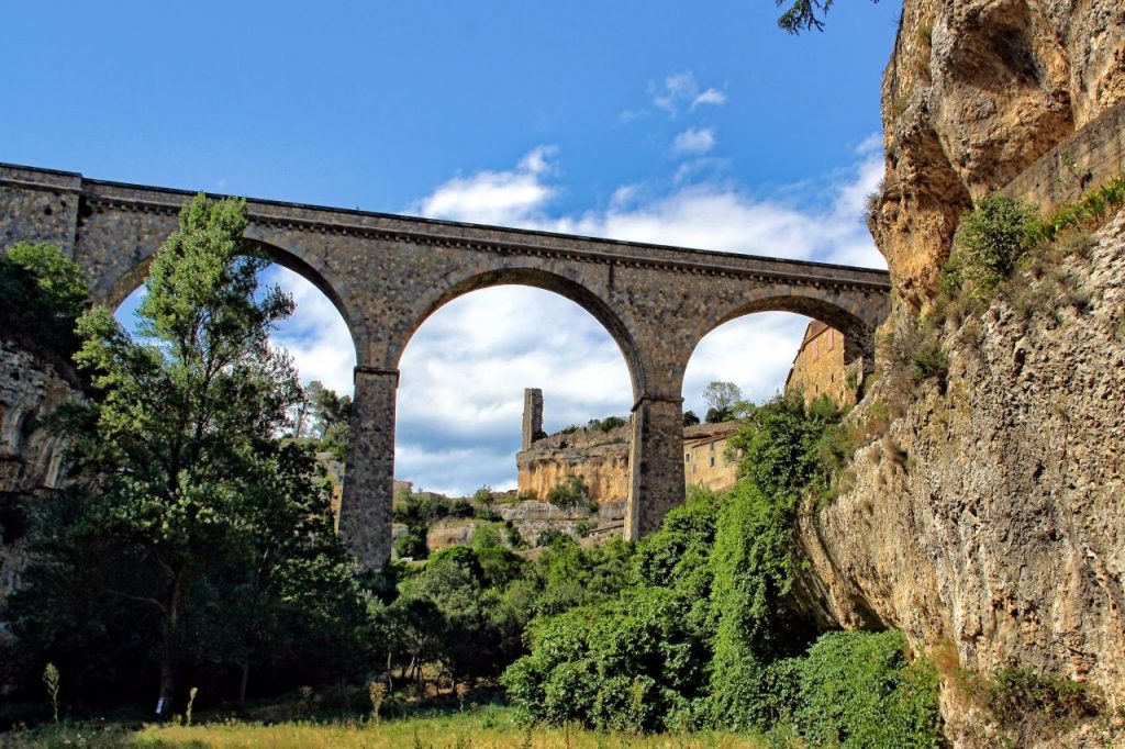 Viaducto de Minerve desde la garganta del río Cesse