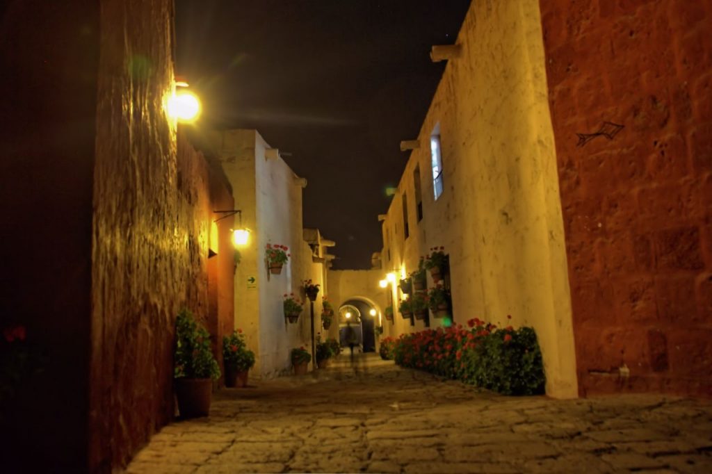 Calle Córdova de noche