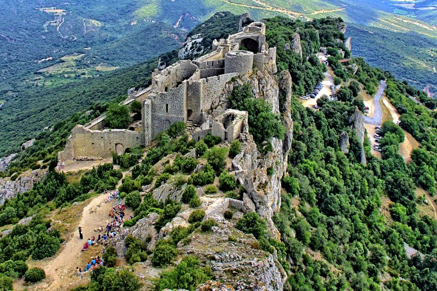 Peyrepertuse, uno de los cinco hijos de Carcassonne del sur de Francia