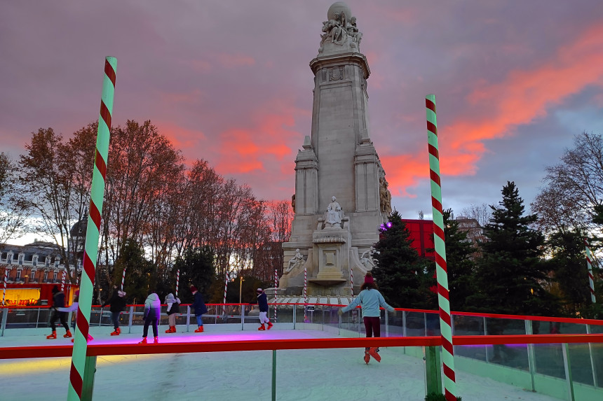Patinaje sobre hielo en Plaza de España