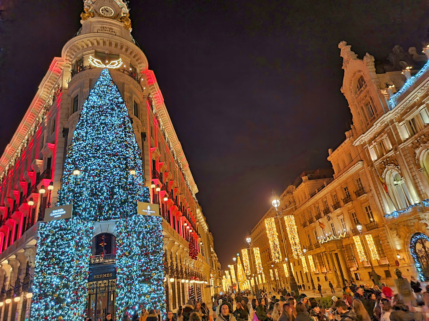 Iluminación navideña del Hotel Four Seasons de Madrid