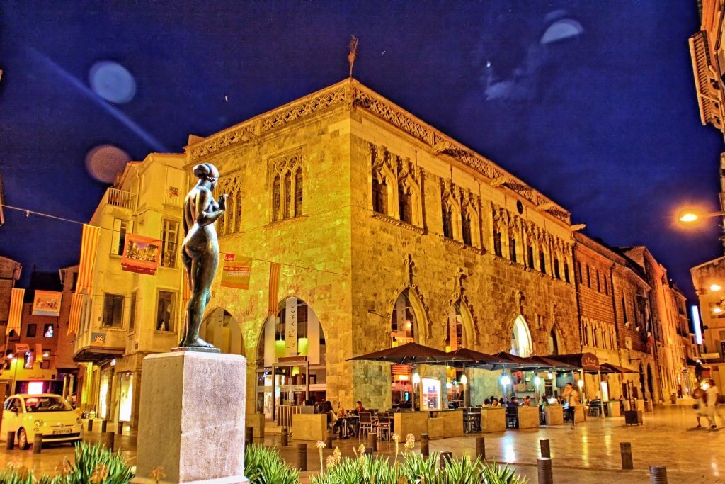 Lonja de Perpignan de noche