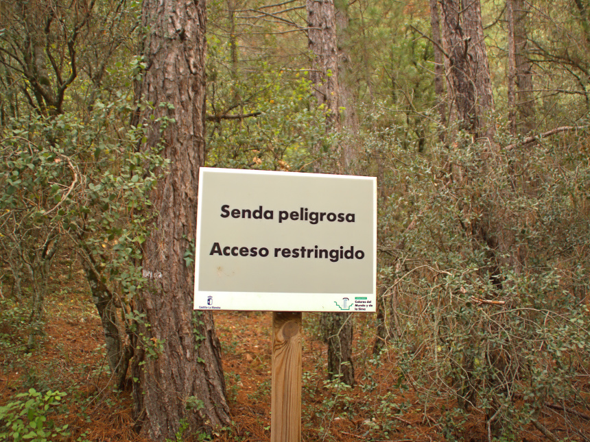 Señal de Peligro en el Parque Natural