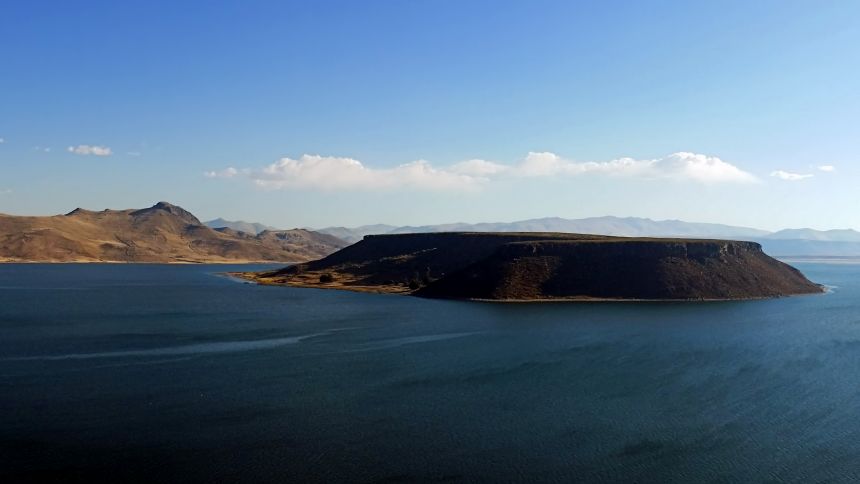 Lago Umayo en el complejo arqueológico de Sillustani