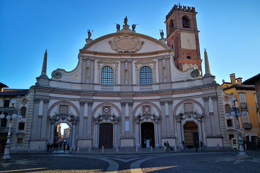 fachada de la Catedral de Vigevano