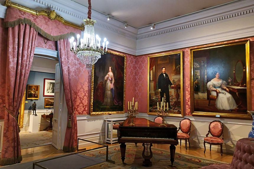 recreación de salón de época en el Museo del Romanticismo de Madrid