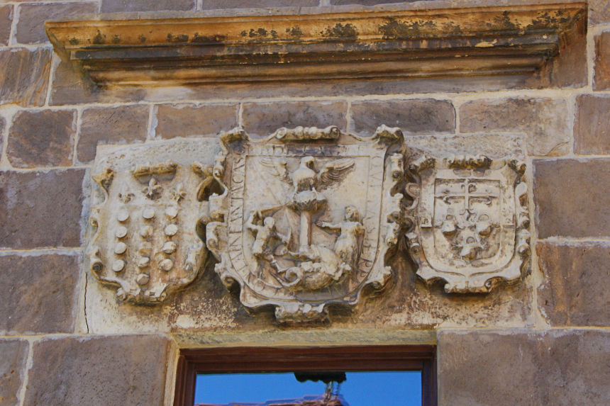 Escudo de la familia tagle en la casa de los Velarde en Aguilar de Campoo