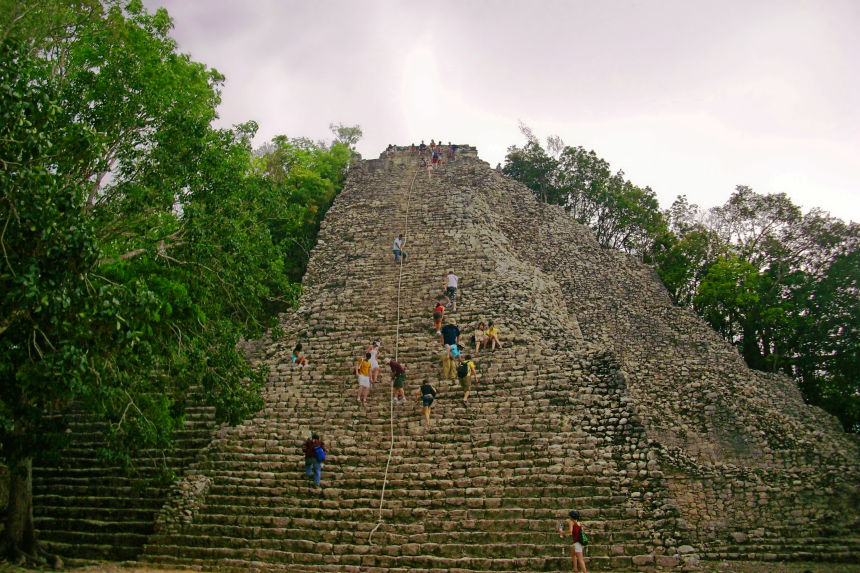 Subir al Nohoch Mul en Riviera Maya