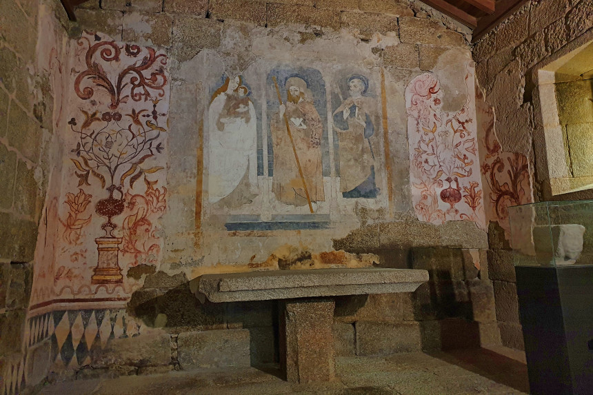 pinturas murales de la iglesia de Santiago en Belmonte