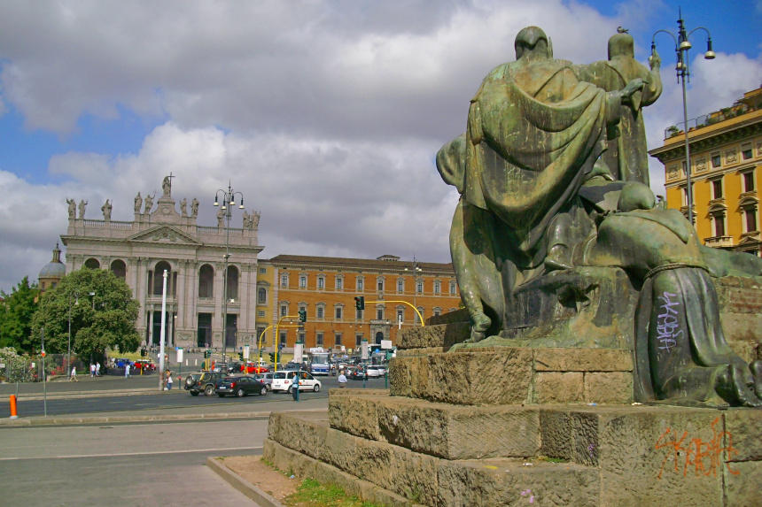 San Juan de Letrán desde el monumento a San Francesco d’Assisi