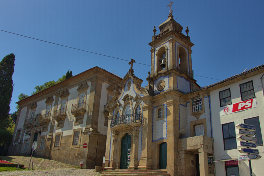 la Iglesia de San Antonio y el Palacio de Reriz