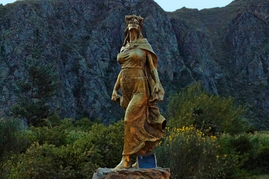 Estatua de Kura Oqllo