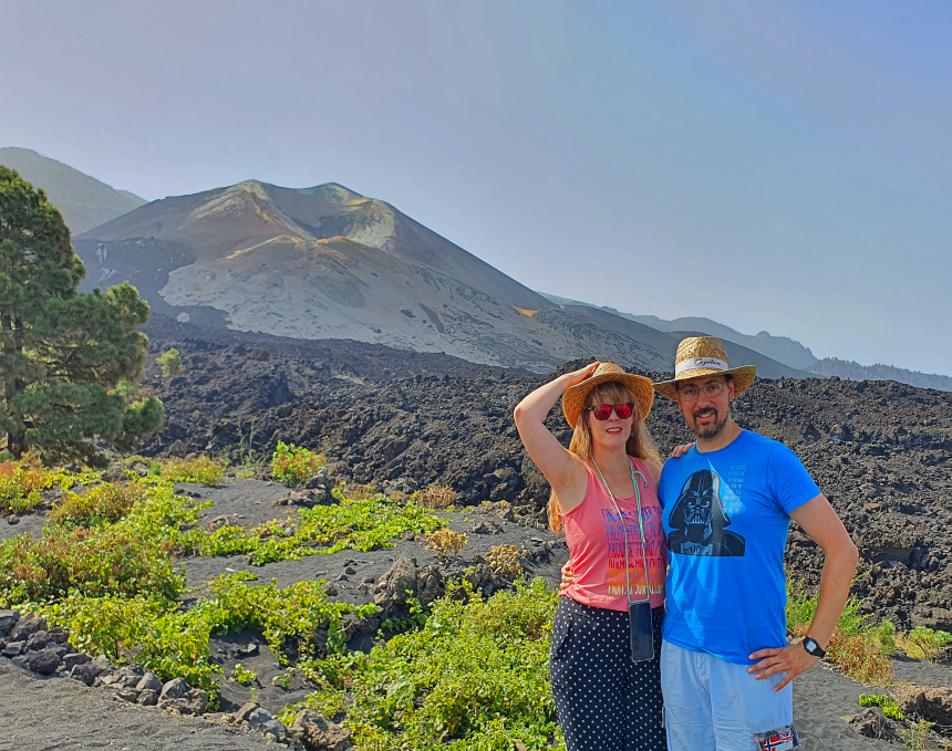 mapaymochila en el mirador del Volcán Tajogaite, el nuevo volcán de La Palma