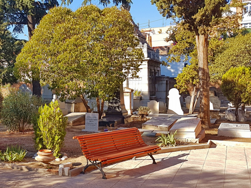 bancos del cementerio británico