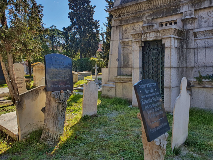 Lápidas judías en el cementerio de los ingleses de Madrid